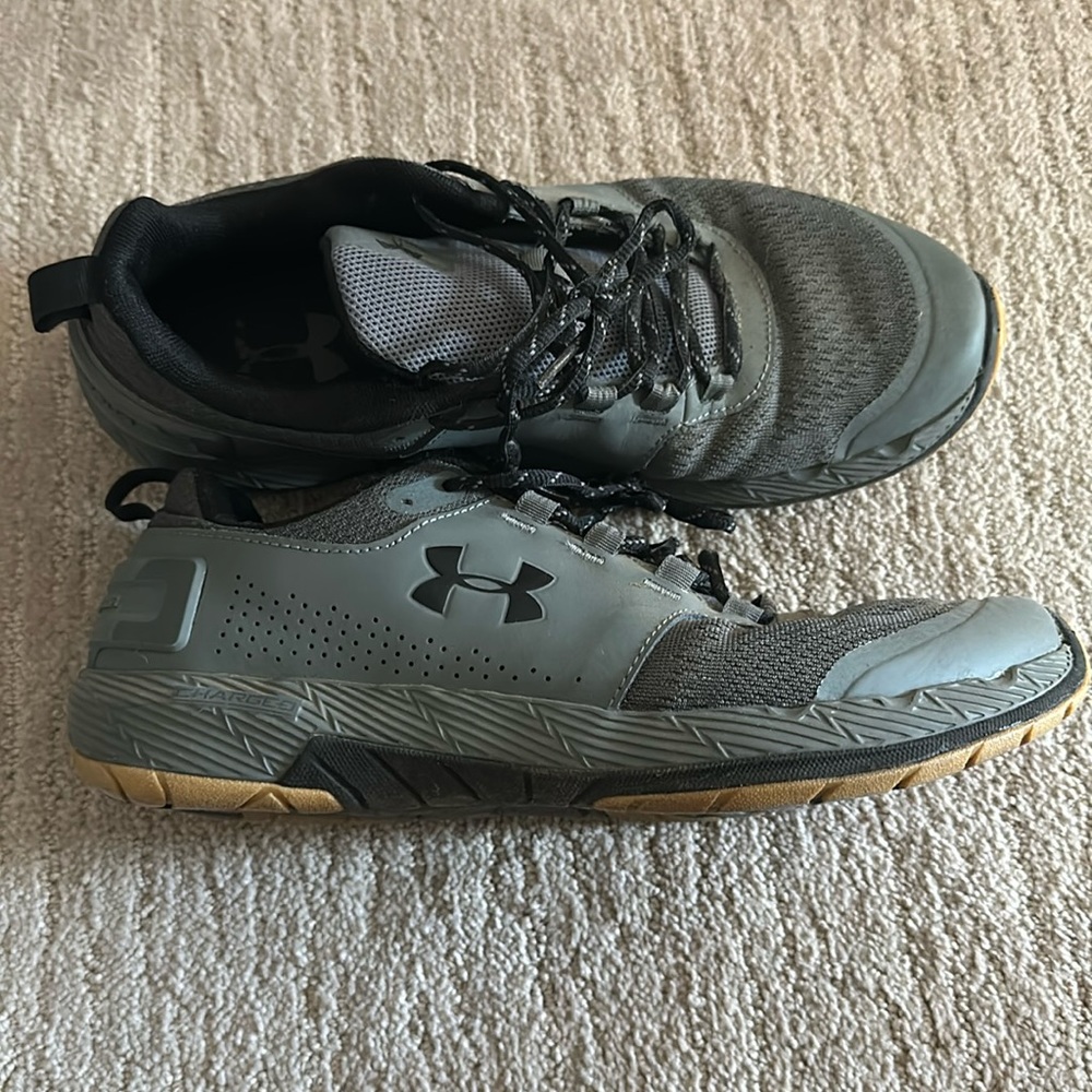 gray under armour sneaker
